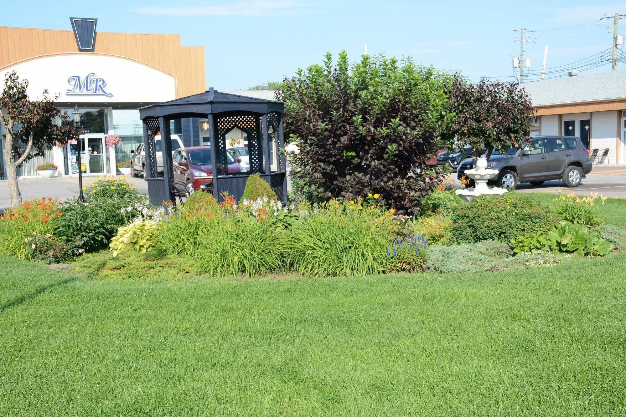 Motel Roberval Exterior photo